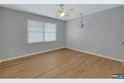 488 Fairlawn Parkway, Saddle Brook Township, NJ 07663 - Photo 32