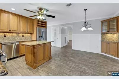 488 Fairlawn Parkway, Saddle Brook Township, NJ 07663 - Photo 10