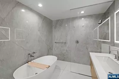 320 Adolphus Avenue 404 #404, Cliffside Park, NJ 07010 - Photo 6