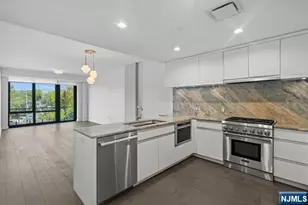 320 Adolphus Ave 404, Cliffside Park, NJ 07010 - Photo 2