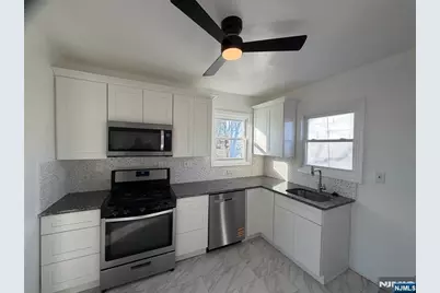 1127 Earle Place, Plainfield, NJ 07062 - Photo 4