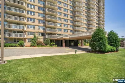 555 North Avenue 12 A #12 A, Fort Lee, NJ 07024 - Photo 2