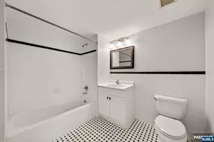 100 Old Palisade Road 914, Fort Lee, NJ 07024 - Photo 12