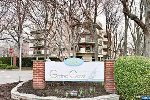 200 Grand Cove Way 2A, Edgewater, NJ 07020 - Photo 34