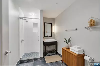 31 Cambridge Way, Weehawken, NJ 07086 - Photo 20