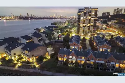 119 Hudson Cove, Edgewater, NJ 07020 - Photo 2