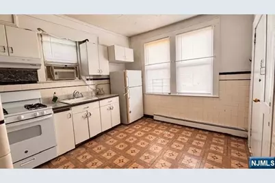 758 Hamilton Street 2 #2, Harrison, NJ 07029 - Photo 4