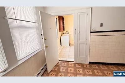758 Hamilton Street 2 #2, Harrison, NJ 07029 - Photo 4