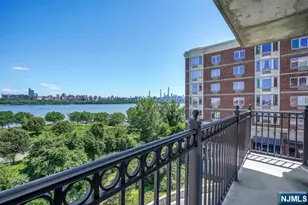 3219 City Pl, Edgewater, NJ 07020 - Photo 2