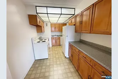 1600 Center Avenue 9C #9C, Fort Lee, NJ 07024 - Photo 6