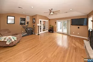217 Sweetbriar Pl, Paramus, NJ 07652 - Photo 6