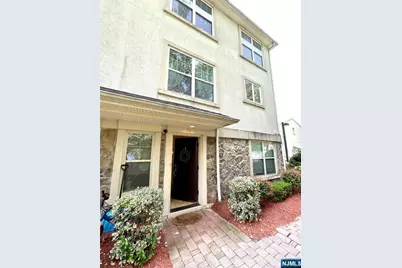 1625 Paterson Plank Road 18 #18, Secaucus, NJ 07094 - Photo 2