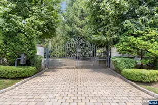 38 Rio Vista Dr, Alpine, NJ 07620 - Photo 2