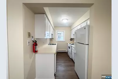 297 Union Avenue 4 #4, Rutherford, NJ 07070 - Photo 6