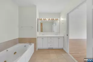 118 The Promenade, Edgewater, NJ 07020 - Photo 16