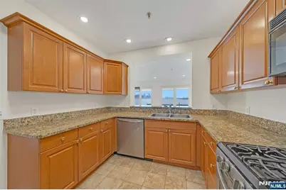 118 The Promenade, Edgewater, NJ 07020 - Photo 10