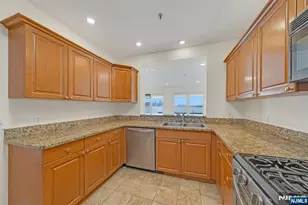 118 The Promenade, Edgewater, NJ 07020 - Photo 10