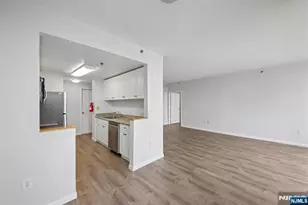 100 Old Palisade Road 2209, Fort Lee, NJ 07024 - Photo 12