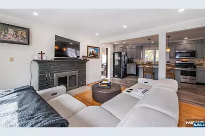 23 Lois Avenue, Clifton, NJ 07014 - Photo 2
