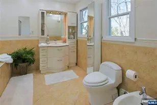 42-08 Cosgrove Ct, Fair Lawn, NJ 07410 - Photo 36