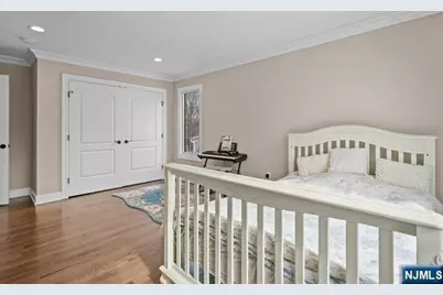 160 Lawrence Drive, Paramus, NJ 07652 - Photo 36