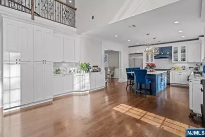 160 Lawrence Drive, Paramus, NJ 07652 - Photo 12