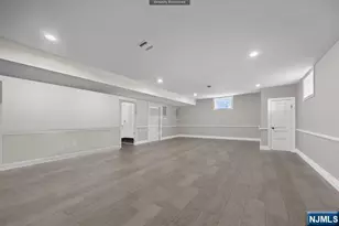 160 Lawrence Dr, Paramus, NJ 07652 - Photo 40