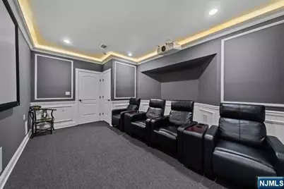 160 Lawrence Drive, Paramus, NJ 07652 - Photo 38