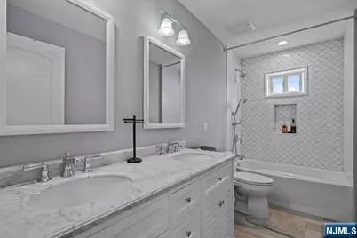 160 Lawrence Drive, Paramus, NJ 07652 - Photo 30