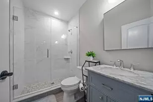 160 Lawrence Dr, Paramus, NJ 07652 - Photo 42