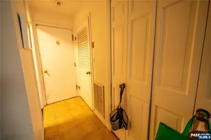 130 Kensington Dr, Fort Lee, NJ 07024 - Photo 36
