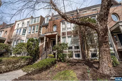 130 Kensington Drive, Fort Lee, NJ 07024 - Photo 4