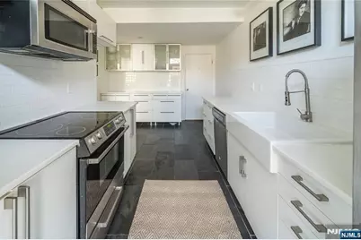 130 Kensington Drive, Fort Lee, NJ 07024 - Photo 14