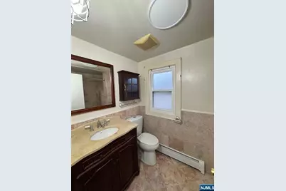 365 Commercial Avenue 2 #2, Cliffside Park, NJ 07010 - Photo 6