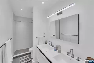 101 Shearwater Ct 25, Jersey City, NJ 07305 - Photo 16