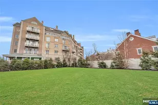 101 Shearwater Ct 25, Jersey City, NJ 07305 - Photo 2