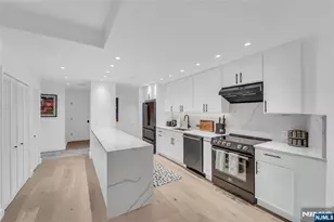 101 Shearwater Ct 25, Jersey City, NJ 07305 - Photo 8