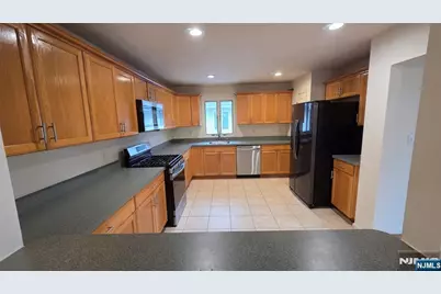 755 Edgewater Avenue 2 #2, Ridgefield, NJ 07657 - Photo 6