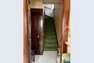 579 Oregon Avenue, Cliffside Park, NJ 07010 - Photo 12