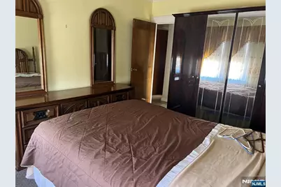 579 Oregon Avenue, Cliffside Park, NJ 07010 - Photo 10