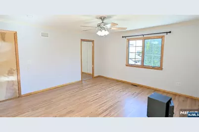 277 Wallington Avenue, Wallington, NJ 07057 - Photo 10