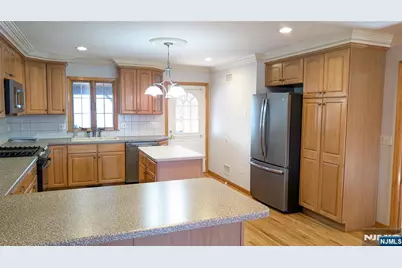 277 Wallington Avenue, Wallington, NJ 07057 - Photo 6