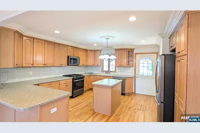 277 Wallington Avenue, Wallington, NJ 07057 - Photo 4