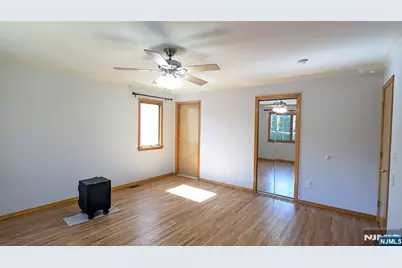 277 Wallington Avenue, Wallington, NJ 07057 - Photo 12