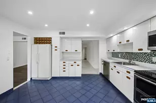 1431 John St, Fort Lee, NJ 07024 - Photo 14