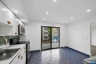 1431 John St, Fort Lee, NJ 07024 - Photo 18