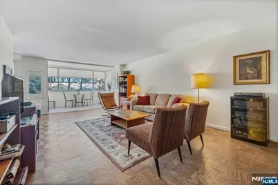 2150 Center Avenue 3C #3C, Fort Lee, NJ 07024 - Photo 6