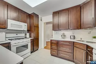 2150 Center Ave 3C, Fort Lee, NJ 07024 - Photo 10