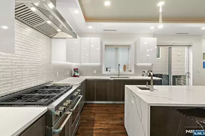 504 Undercliff Avenue, Edgewater, NJ 07020 - Photo 8