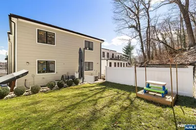 504 Undercliff Avenue, Edgewater, NJ 07020 - Photo 40